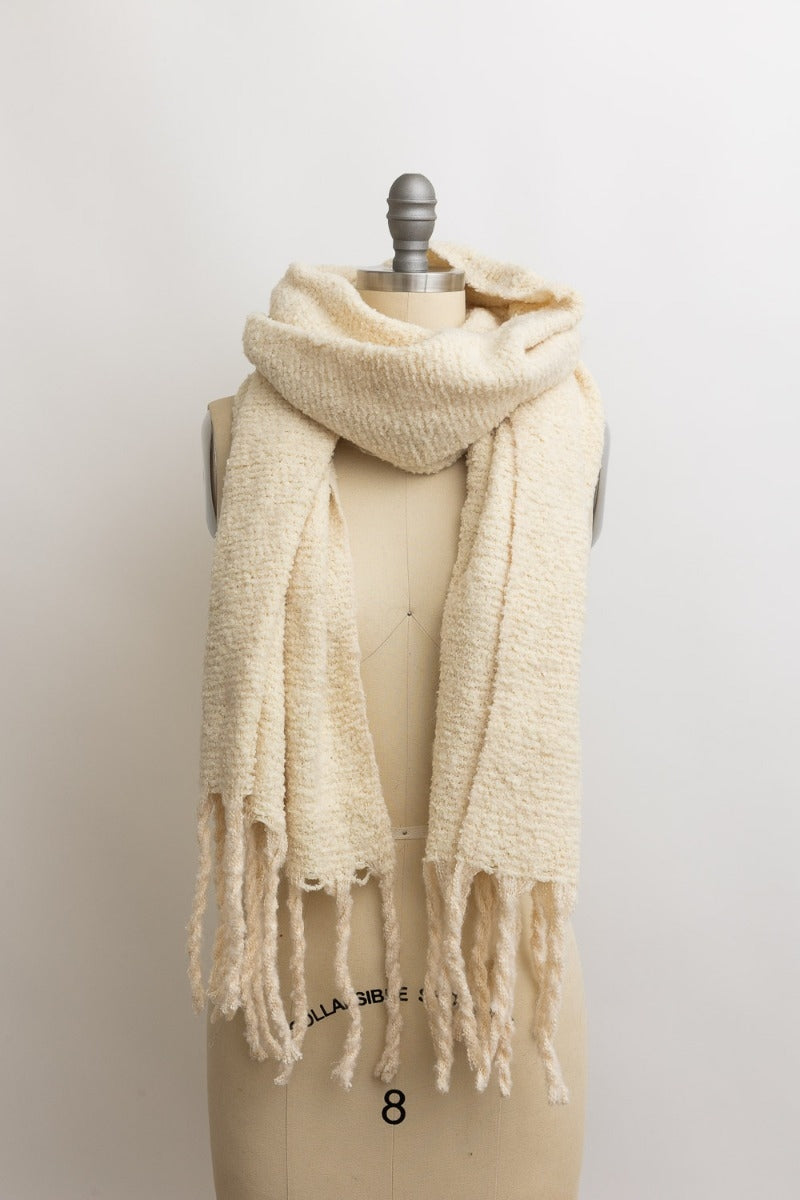 Cozy Knit Scarf with Tassels – Soft & Stylish Winter Favorite