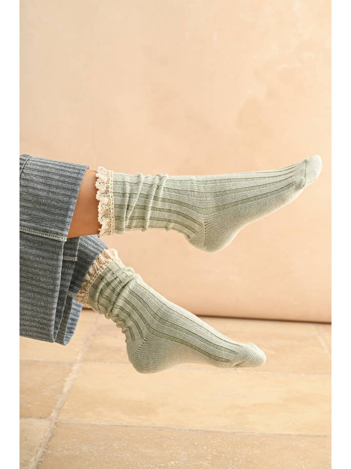 A5362 Dye & Wash Crochet Trim Socks