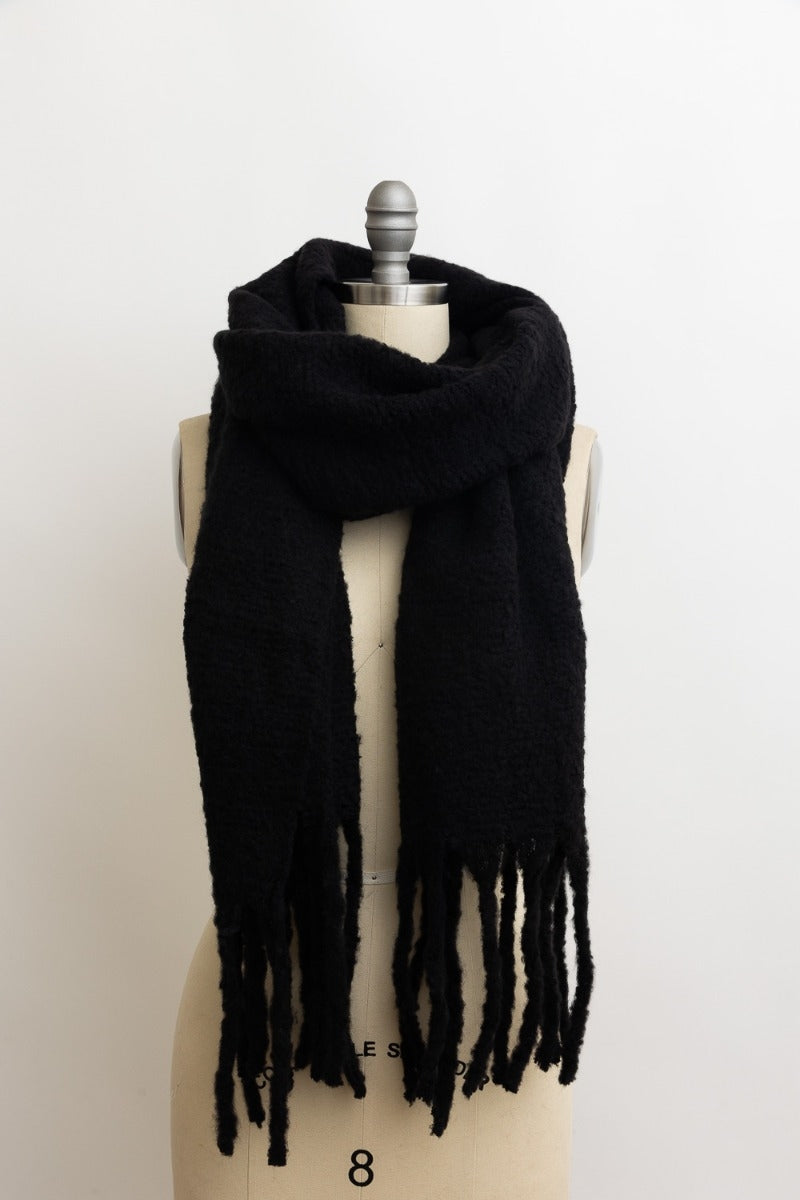 Cozy Knit Scarf with Tassels – Soft & Stylish Winter Favorite
