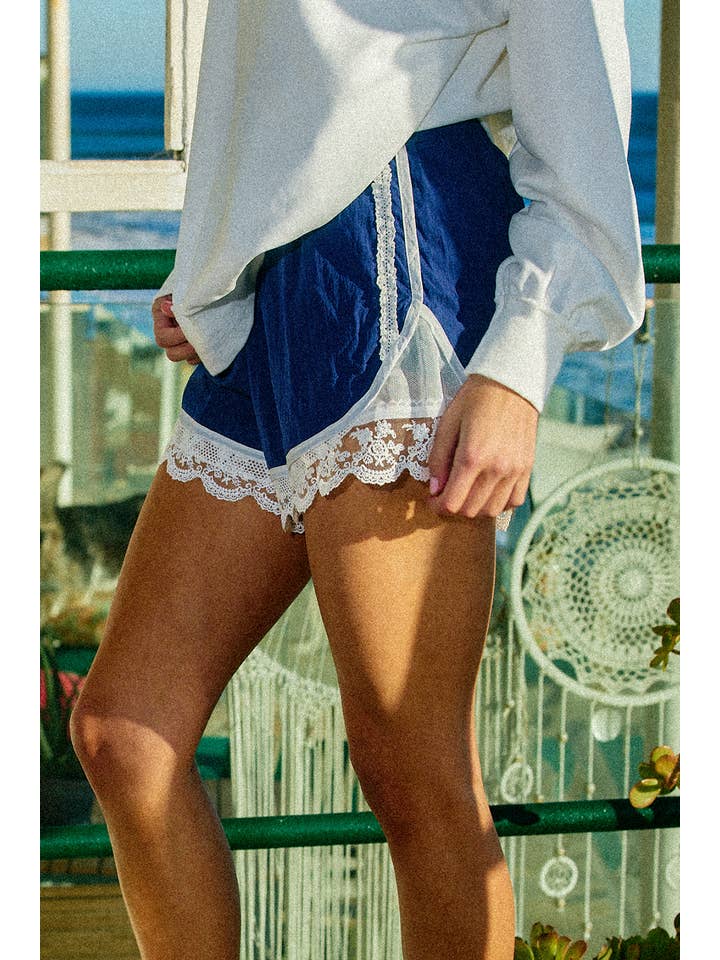 IP5839 | Casual Lace-Trim Contrast Shorts